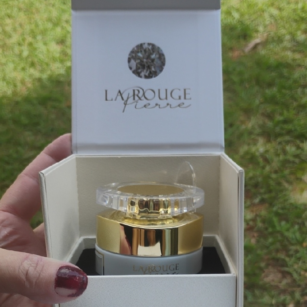 Essence Of Pearl Day Cream